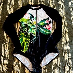 Women’s swimsuit/rash guard